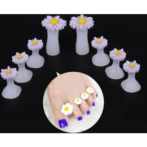 8pcs/set New Silicone Toe Separator Braces Toe Corrector Pedicure Waterdrop Crystal Daisy Diamond Divider Shape Foot Care Tools
