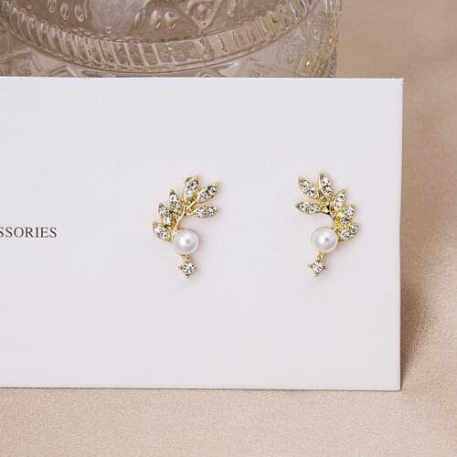 Korean Style Ladies Earrings 2020 Fashion New Earrings Wild Gentle Olive Branch Leaves Pearl Crystal Earrings Womens Sale
