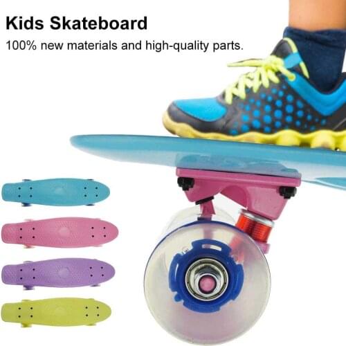 High Resilience PU Four Wheels Beginner Skateboards 22 Inch Mini Cruiser Retro Light Up Skateboard For Kids Boys Youths Beginner