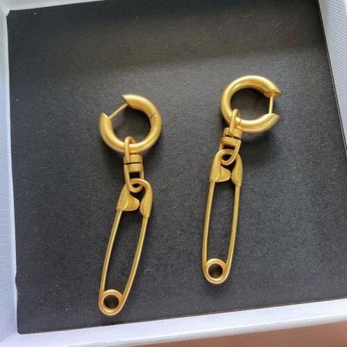 Gold pin styling stylish cold European and American wind earrings retro metallic paper clip earrings earrings earrings women