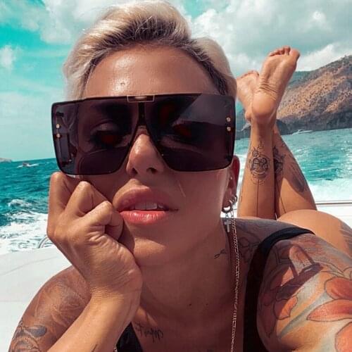 Fashion Vintage Oversized Square Sunglasses Women Men Big Frame Sexy Lady Luxury Brand Flat Top Rivet Cool Sun Glasses Shades