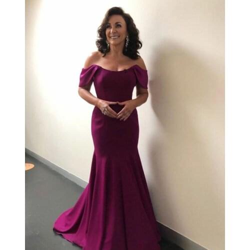 Long Off Shoulder Pleated Plum Mother of Bride Dresses Mermaid Floor Length Corset Back Abendkleider Robes de Soirée for Women