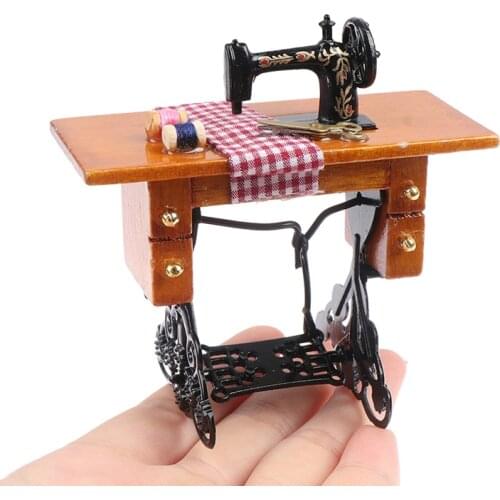 Dollhouse Decor Miniature Furniture Wooden Sewing Machine for Dolls House Toys