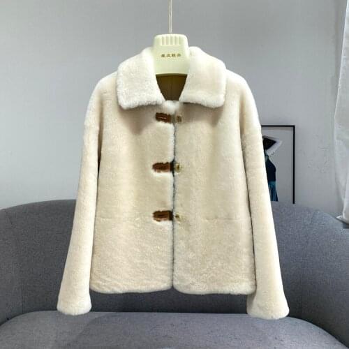 New Coat 2020 Women Warm Real Fur Winter New Lamb Fur Coat Ladies Short Fur Wool Coat Female Merino Fur Fashionable Jacket
