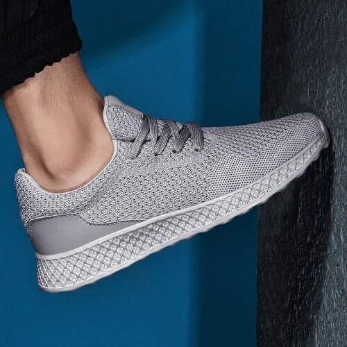 New Light Running Shoes Men Breathable Comfortable Mesh Lace-up Sport Shoes Black Grey Casual Massage Sneakers Free Shipping