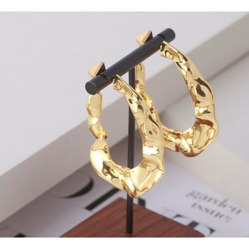 European and American personality simple smooth pleated U-shaped metal texture cold wind commuter earrings earrings for girls