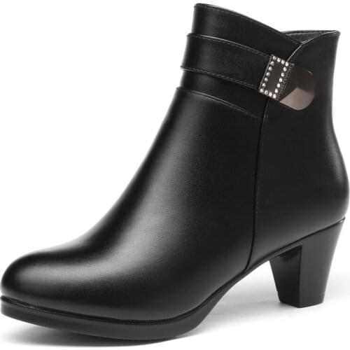 ZXRYXGS Brand Shoes Metal Rhinestone Fashion Shoes Winter Women Boots 2020 New Elegant Warm Soft Real Leather Boots Snow Boots