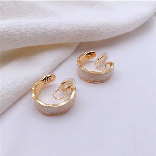 Ear clip without ear hole European and American circle C-shaped personality design sense hipster simple drop oil metal earrings
