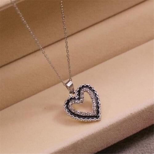 Fashion Exquisite Heart-Shaped Stainless Steel Pendant Necklace Womens Clavicle Chain Necklace Gifts for Friends