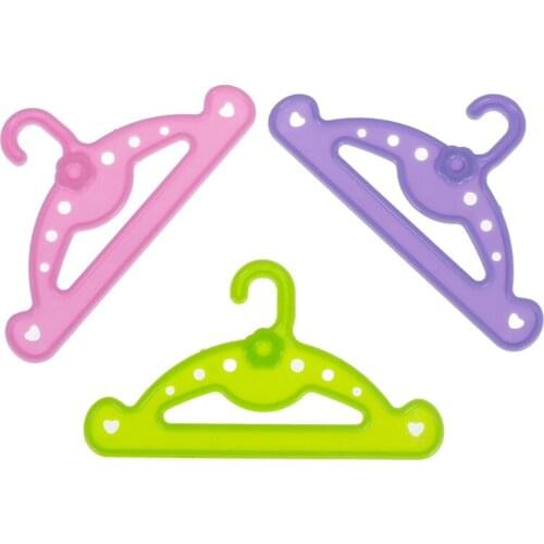 5Pcs/Lot Cute Lovely Mini Mixed Plastic 3colors Hanger Dolls Accessories For Girl Doll Wardrobe Dress Clothes Dollhouse Toy Gift