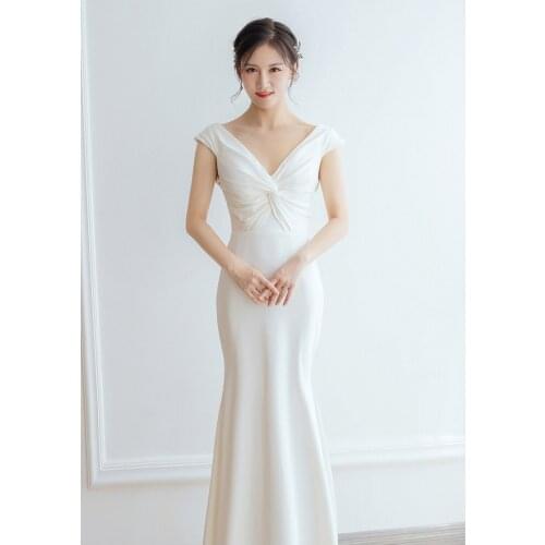 Elegant Satin Wedding Guest Dresses for Women White Pleat V Neck Bow Backless Floor To Length Sheath Meremaid Female Bridal Gown