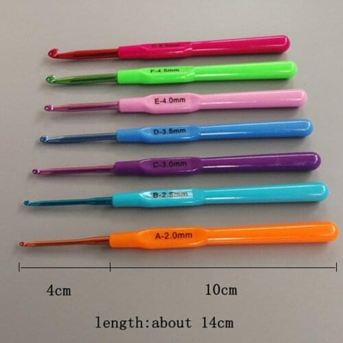 7 Pcs/Set Of Multicolor Plastic Handle Aluminum Crochet Needle Set 2mm-5mm Sweater Knitting Craft Tool Set