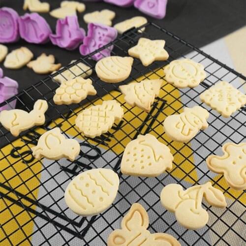 24Pcs/Set Cartoon Shape Cookie Cutters 3D Plastic Cookie Press Moulds Sugarcraft Chocolate Decorating Tools Biscuit Cutter Mold