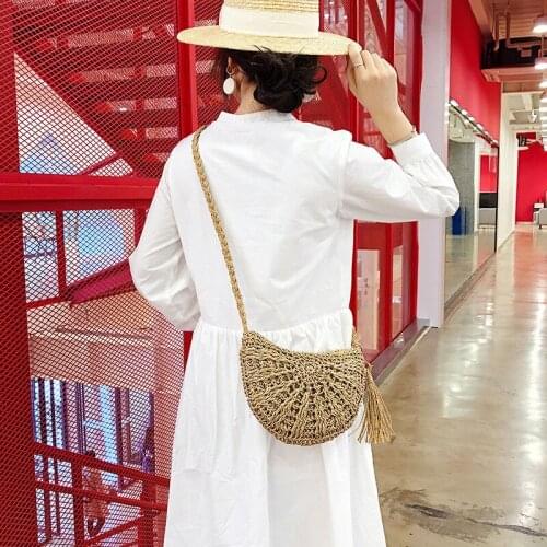 2020 new handmade woven bag island vacation leisure fashion personality straw bag round tassel bag ethnic style