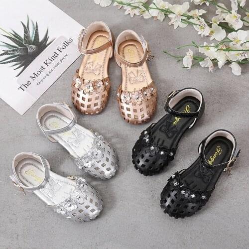 Girls Sandals Summer New Style Toes-capped Hollow Princess Flower Soft Bottom Girl Non-slip Baby Beach Shoes Flats Breathable
