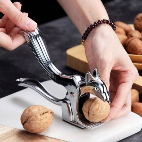 Creative Squirrel Shaped Handheld Walnut Pliers Nut Shell Opener with Handles Suitable for Walnuts Nuts Hazelnuts Almond