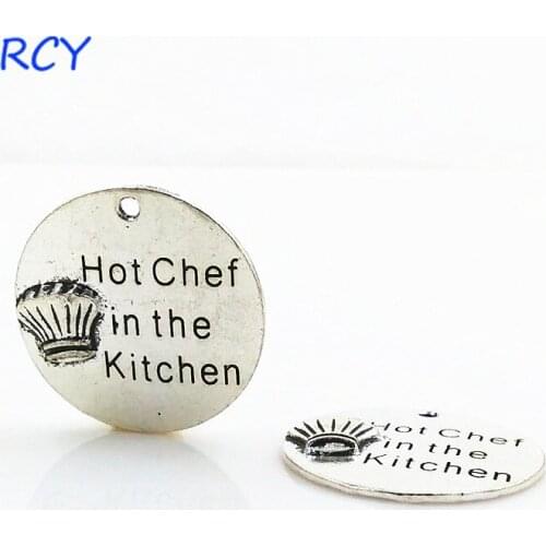20 pcs/lot Letter Printed HOT Chef in the kitchen chef charms round disc words charms pendants fashion jewelry 2018