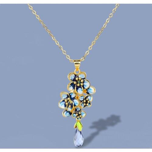 Elegant 925 Silver Womens Pendant Golden Flower Pendant Clavicle Chain Exquisite Handmade Enamel Womens Necklace Sweater Chain