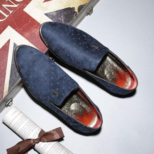 Brand Quality Men Suede Loafers Pointed Toe Driving Loafers Comfortable Rivet Decorated Slip On Men Flat Shoes Sapatos