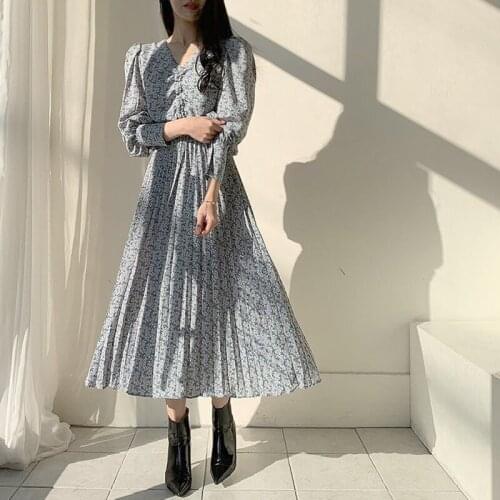 JuneLove Vintage Lantern Sleeve Ruched Women Dress V-neck Floral Pleated Dress Female A-line Chiffon Dress femme 2020 Vestidos