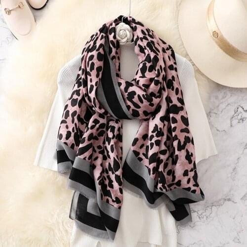 Hot sale women light weight soft leopard printed cotton frayed scarf shawl animal basic design scarf stole