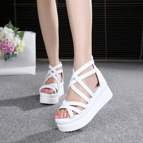 HOT new Shoes Women 2018 Summer New Sweet Flowers Buckle Open Toe Wedge Sandals Floral high-heeled Shoes Platform Sandals