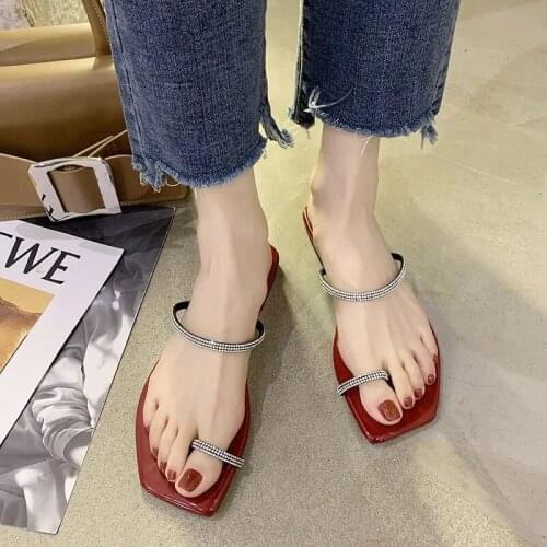 Sexy Rhinestone Flip Flops Designer String Bead Slides Women Summer Beach Slippers Outdoor Party Dress Flat Shoes Wine Red 2021