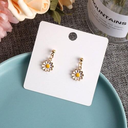2021 New Earrings Female Cute Little Daisy Flower Simple Flow Temperament Korean Small Fresh And Elegant Fashion Jewelry