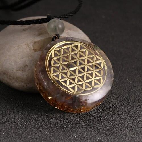 Natural Chip Fluorite Stone Round Orgonite Pendant Necklace 2021 Fashion Women Crystal Necklace Energy Resin Orgone Jewelry