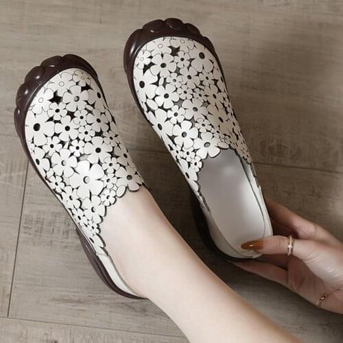 Slippers Women 2021 Summer Hollow Out Floral Fashion Women Shoes Genuine Leather Soft Sole Slippers Women Comfort Women Shoes
