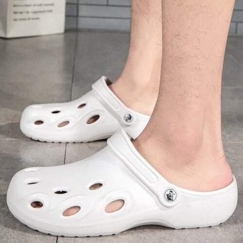 Designer Slippers Men Brand 36~47 Couple Mens Shoes Clog Hole Women Beach Sandals Home Outdoor Summer Sneaker Garden Water Shoes