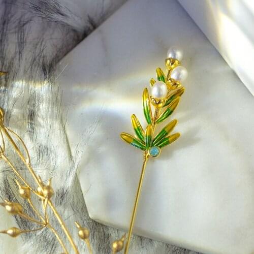 Vanssey Fashion Jewelry Plant Leaf Cypress Natural Pearl Enamel Long Brooch Pins Party Wedding Accessories for Women 2019 New