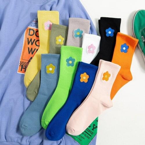 1 Pairs Flower Embroider Cute Solid Color Socks Women Japanese Korean Harajuku Style Kawaii Socks Autumn Winter for Ladies
