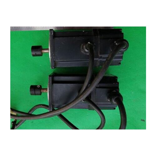USAREM-01DN2X servo motor , used in good condition . 80% appearance new , good working , free shipping