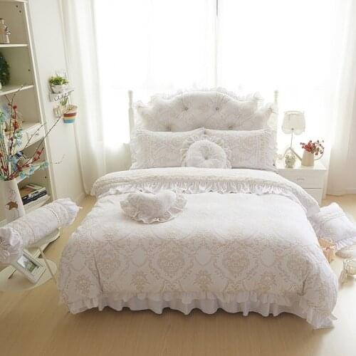 European Luxury Classic Bedding Set Winter Thick White Velvet Lace Flower Princess Duvet Cover Bed Skirt Linen Pillowcases