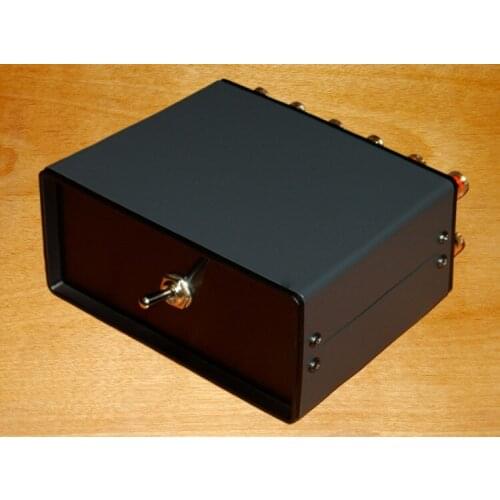 SW-001 Amplifier speaker turn / switcher one turn two / two turn one, one in two out / two in one out