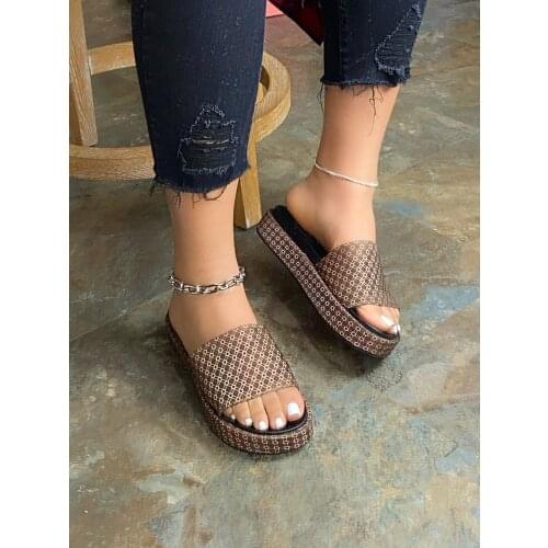 Factory direct sales for autumn and winter new ladies thick-soled pattern tide brand slippers, sponge cake soles, comfortable al