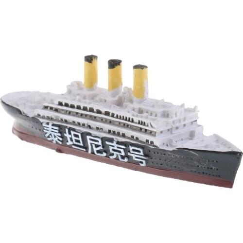 Resin Art Craft Titanic Boat Sculpture Model Layout Statue for Diorama Prop