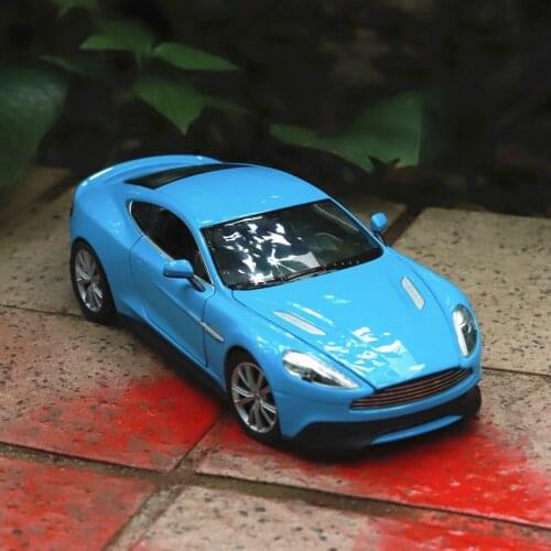 WELLY 1:24 Aston Martin Vanquish Alloy Luxury Vehicle Diecast Pull Back Cars Model Toy Collection