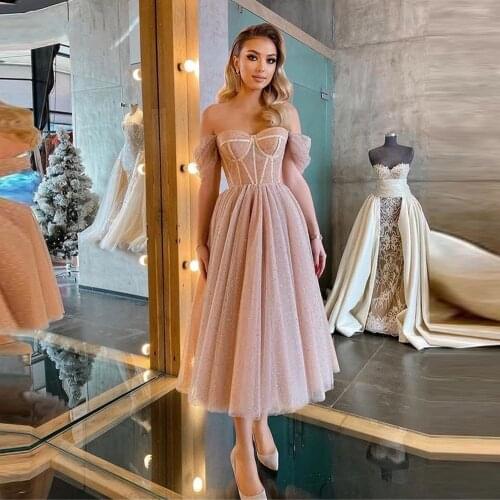 2021 Formal Gowns Dusty Pink Dotted Tulle Evening Party Dresses Off the Shoulder Corset Short Prom Dresses Tea Length платье