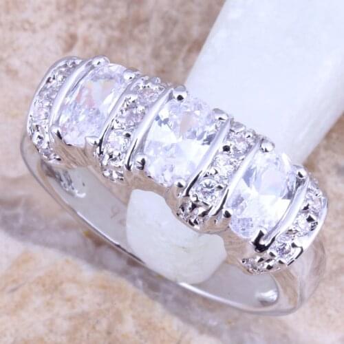 Superb Green Peridot White CZ Silver Plated Womens Jewelry Ring Size 6 / 7 / 8 / 9 R1478