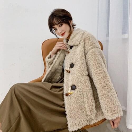 Lamb Wool Coat 2021 New Fur Horn Buckle Coat Granular Fur One Sheep Shearing Short Female Ladies Warm Coat