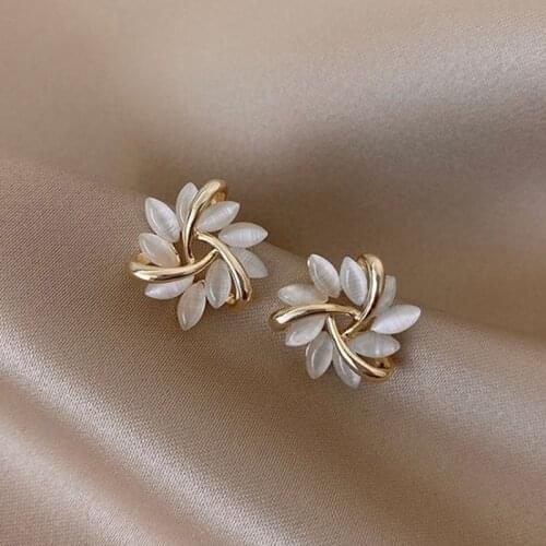 Elegant And Exquisite Opal Petal Circle Stud Earrings For Woman New Classic Jewelry Luxury Party Girls Unusual Earrings