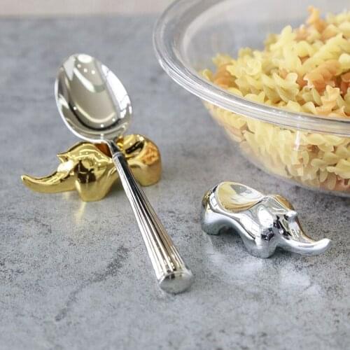 Chopsticks holder chopsticks holder kitchen zinc alloy tableware holder chopsticks pillow animal ornaments chopsticks holder