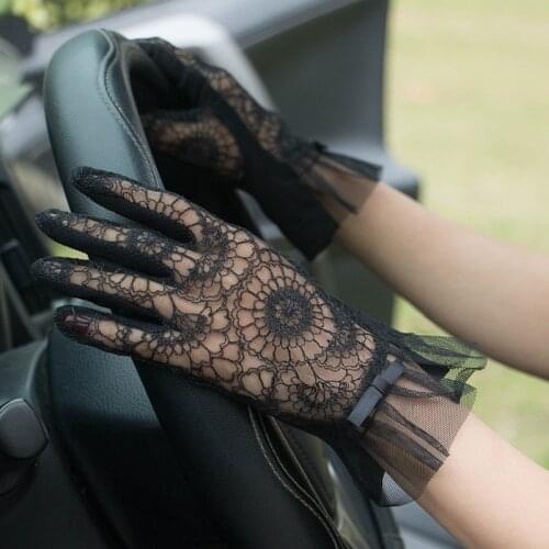Summer Sunscreen Gloves Female Black Embroidery Lace Driving Non-Slip Anti-UV Short Style Thin Women Gloves FS42