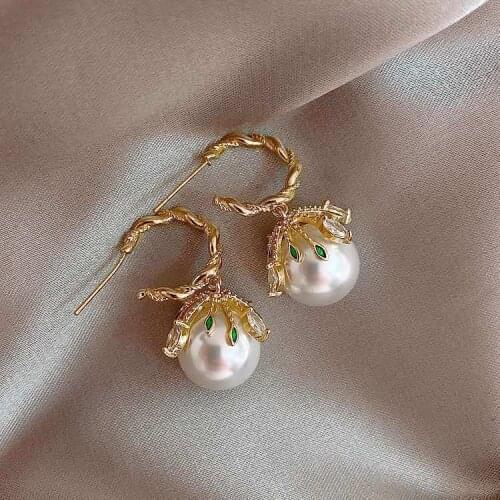 Premium Texture Simulated-pearl Pendant Earrings Magnificent Exquisite Alloy Wrapped Artificial Pearl Temperamental Earrings
