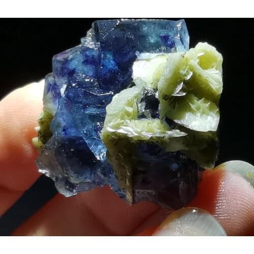 19.2gNatural fluorite, phosphate iron ore, crystal associated mineral specimen stone and healing energy CRYSTAL QUARTZ GEM