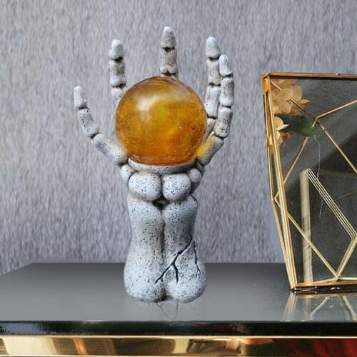 Resin Skull Hand Ball Decor Solar Home Garden Art Decoration Retro Window Model Theme Creative Gift coffin resin accessories