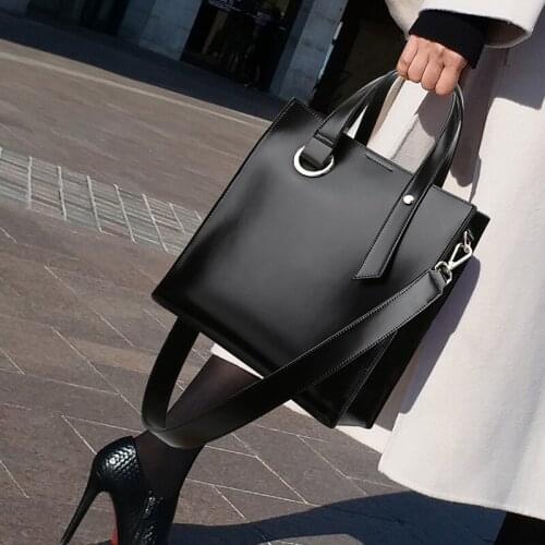 Famous Designer Solid Women Leather Handbags 2021 New Luxury Fashion Shoulder Messenger Bags Large Capacity Casual Totes Bucket