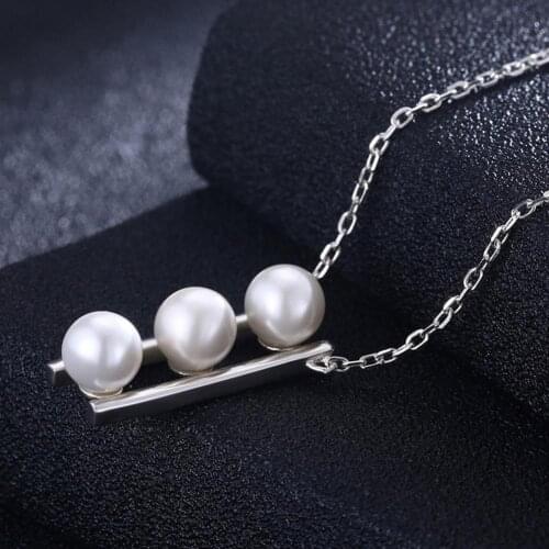 SILVERHOO Vintage Classic Elegant Women Necklace Faux Pearl Jewelry Necklace Artificial Pearl Pendant Necklace Gifts Banquet